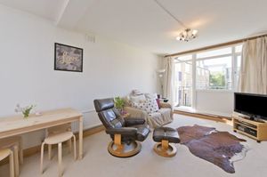 SW4 - Crescent Court- click for photo gallery